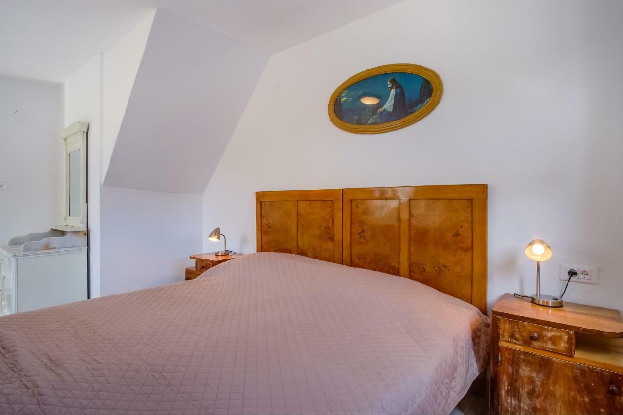 Apartments Valun Extérieur photo