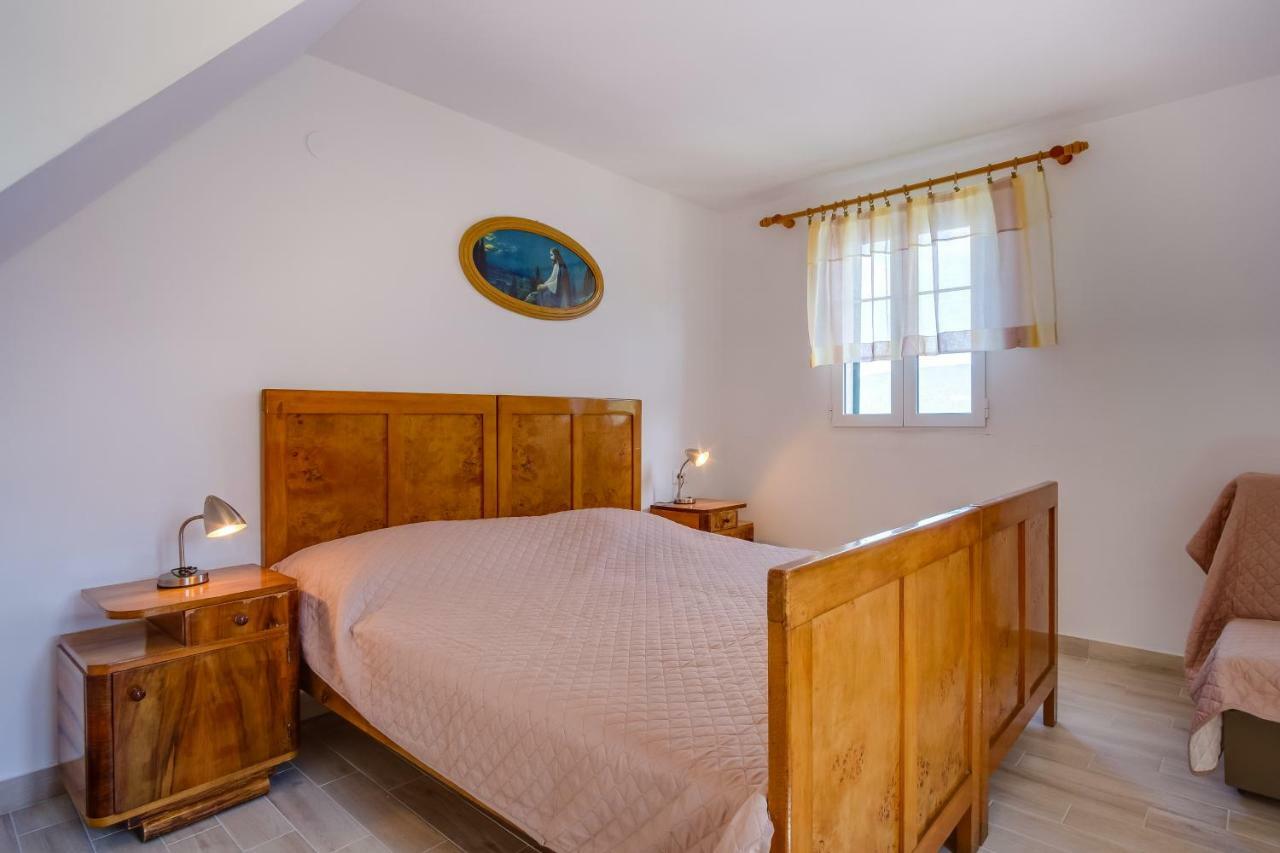 Apartments Valun Extérieur photo