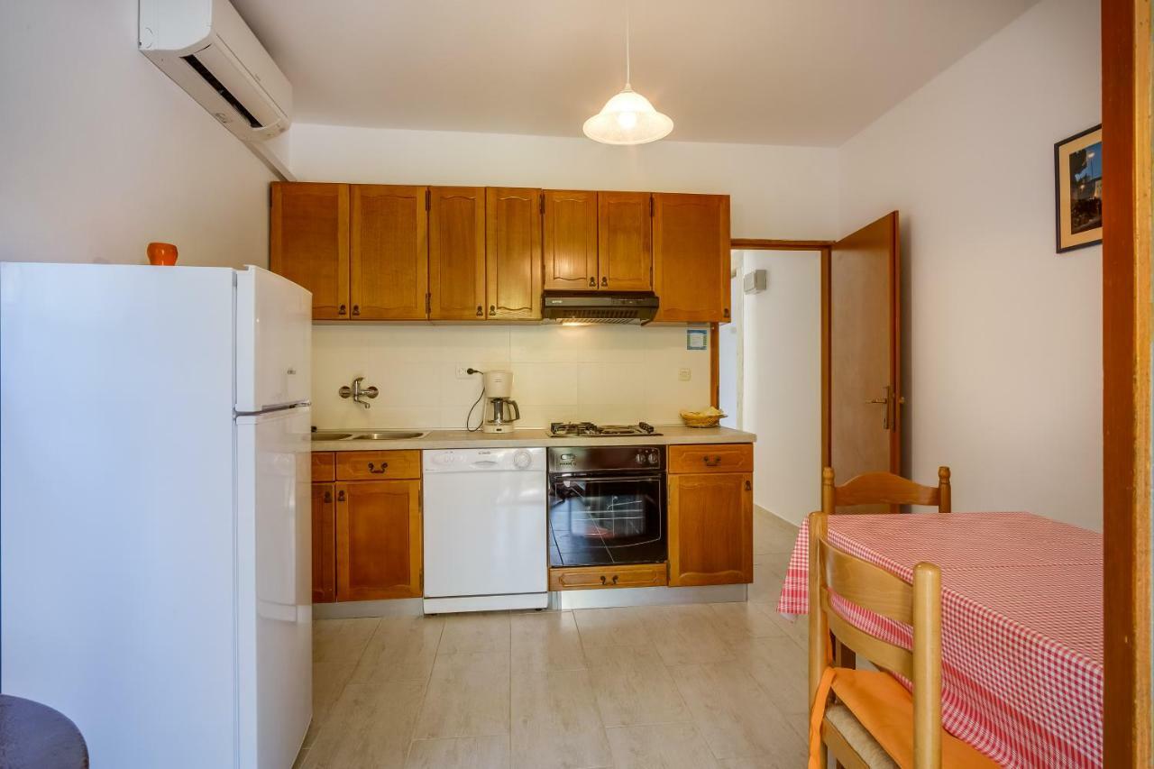 Apartments Valun Extérieur photo