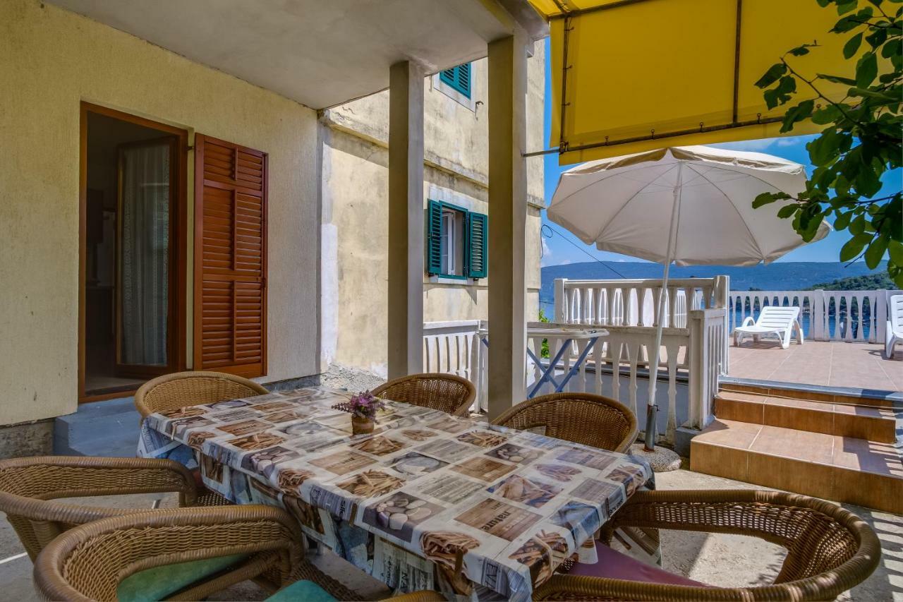 Apartments Valun Extérieur photo